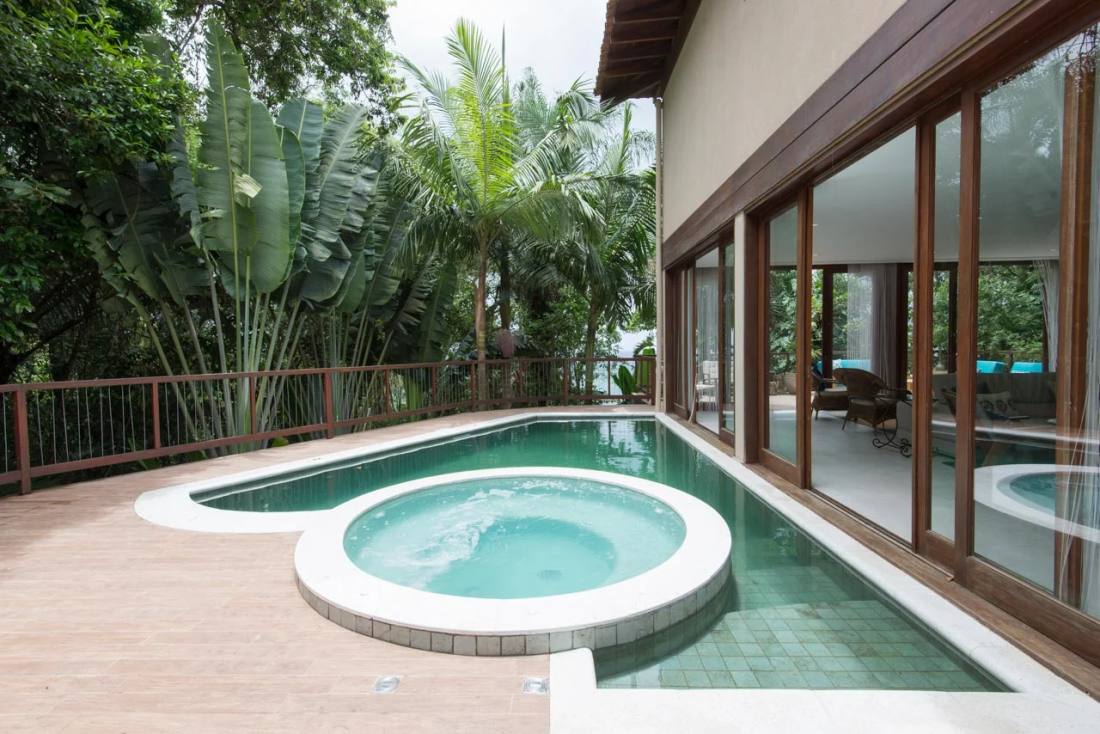 Casa no Condomínio São Pedro Guarujá — Villa 143