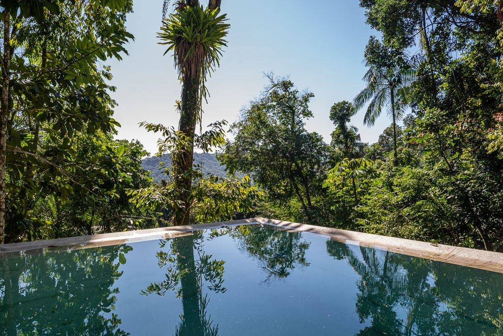 Casa no Condomínio São Pedro Guarujá — Villa 172