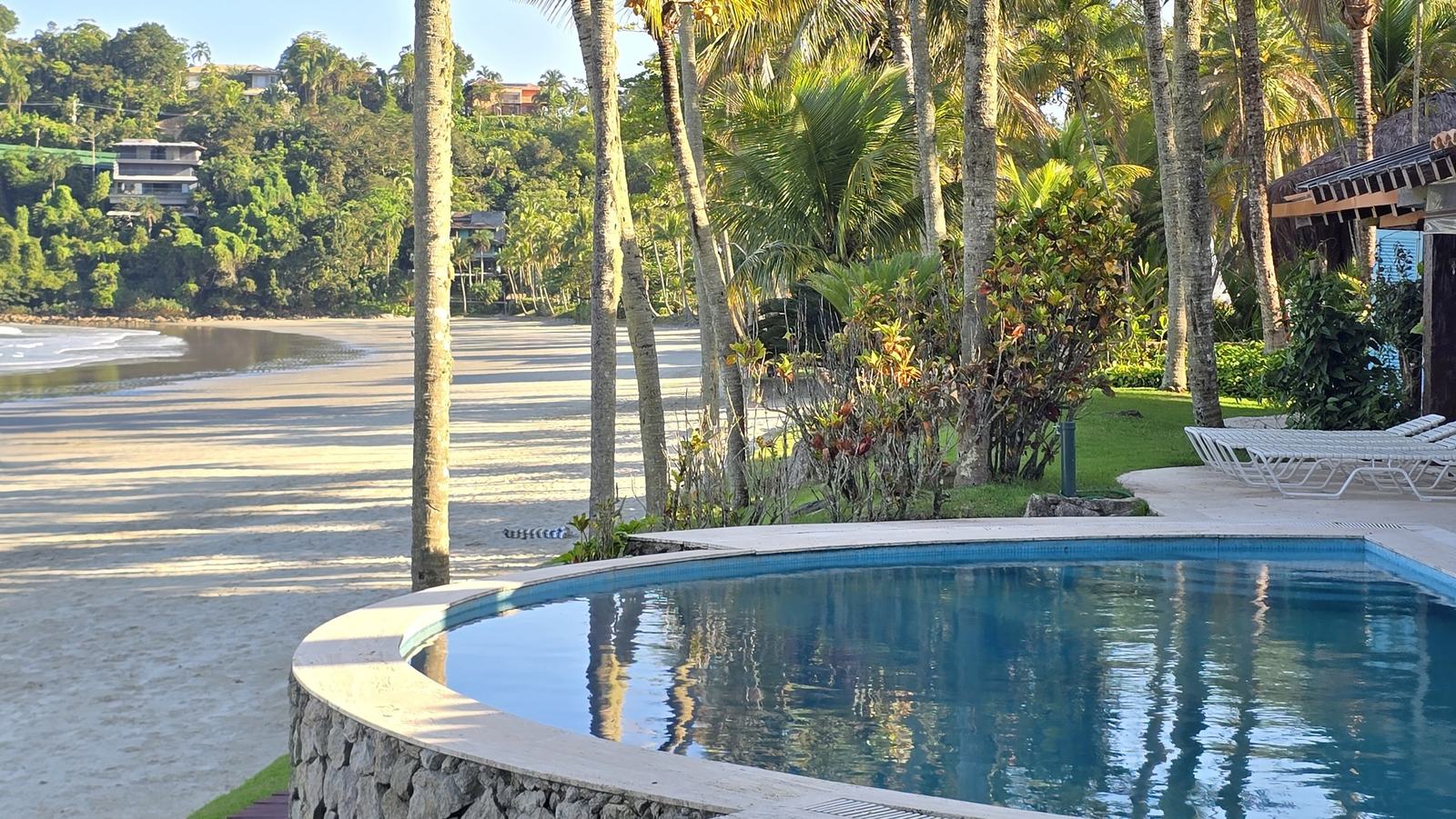 Área externa 17 — Iporanga, Guarujá, para locação, Casa