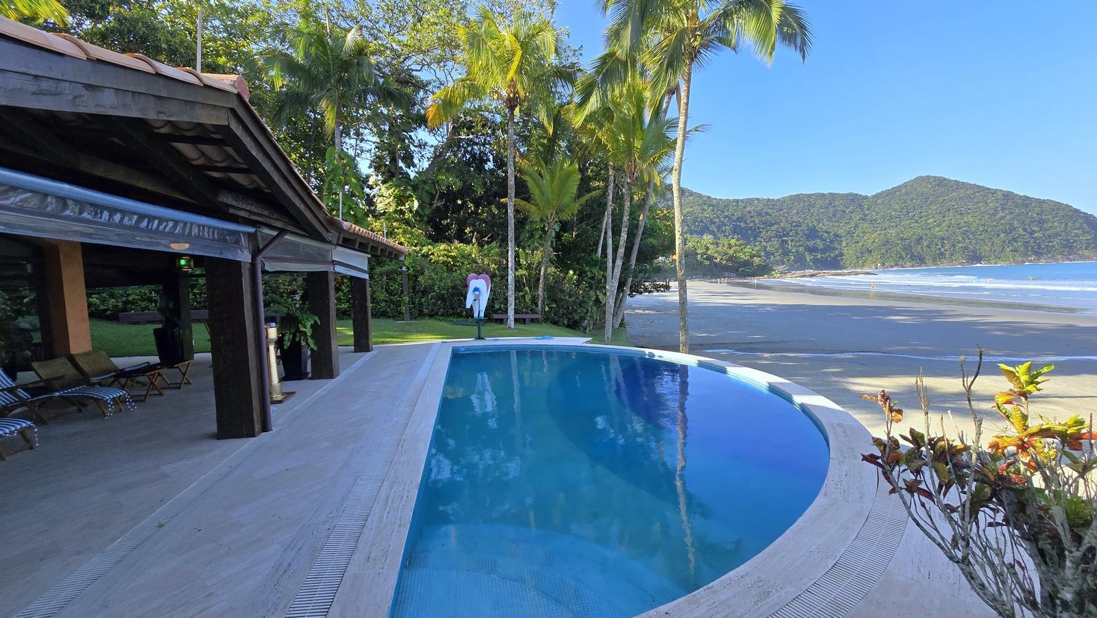 Área externa 27 — Iporanga, Guarujá, para locação, Casa