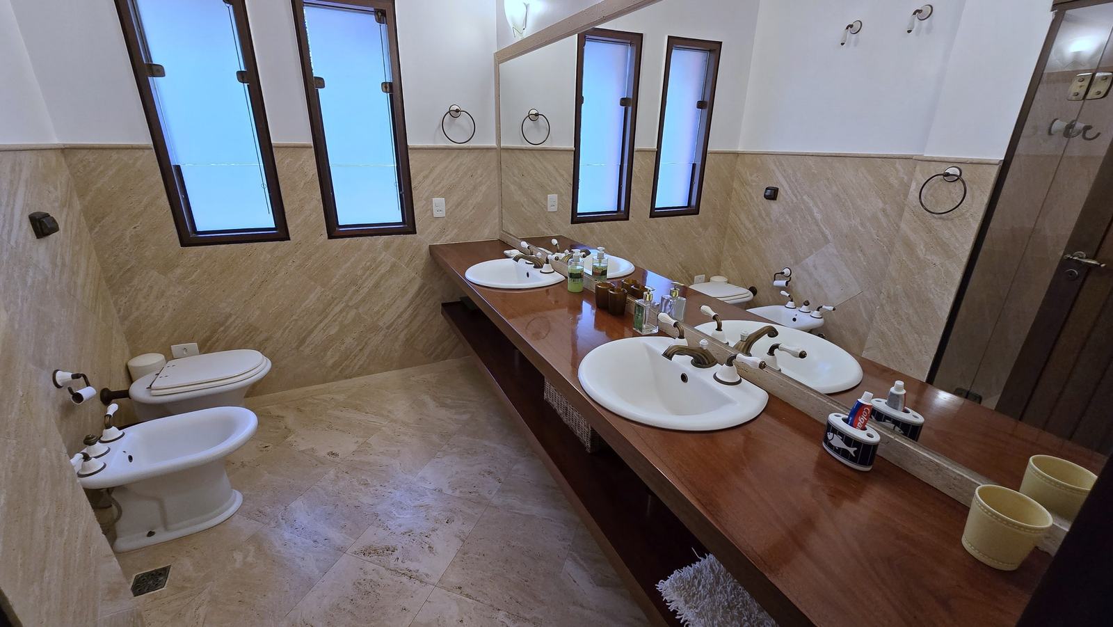 Suíte 6 — Iporanga, Guarujá, para locação, Casa