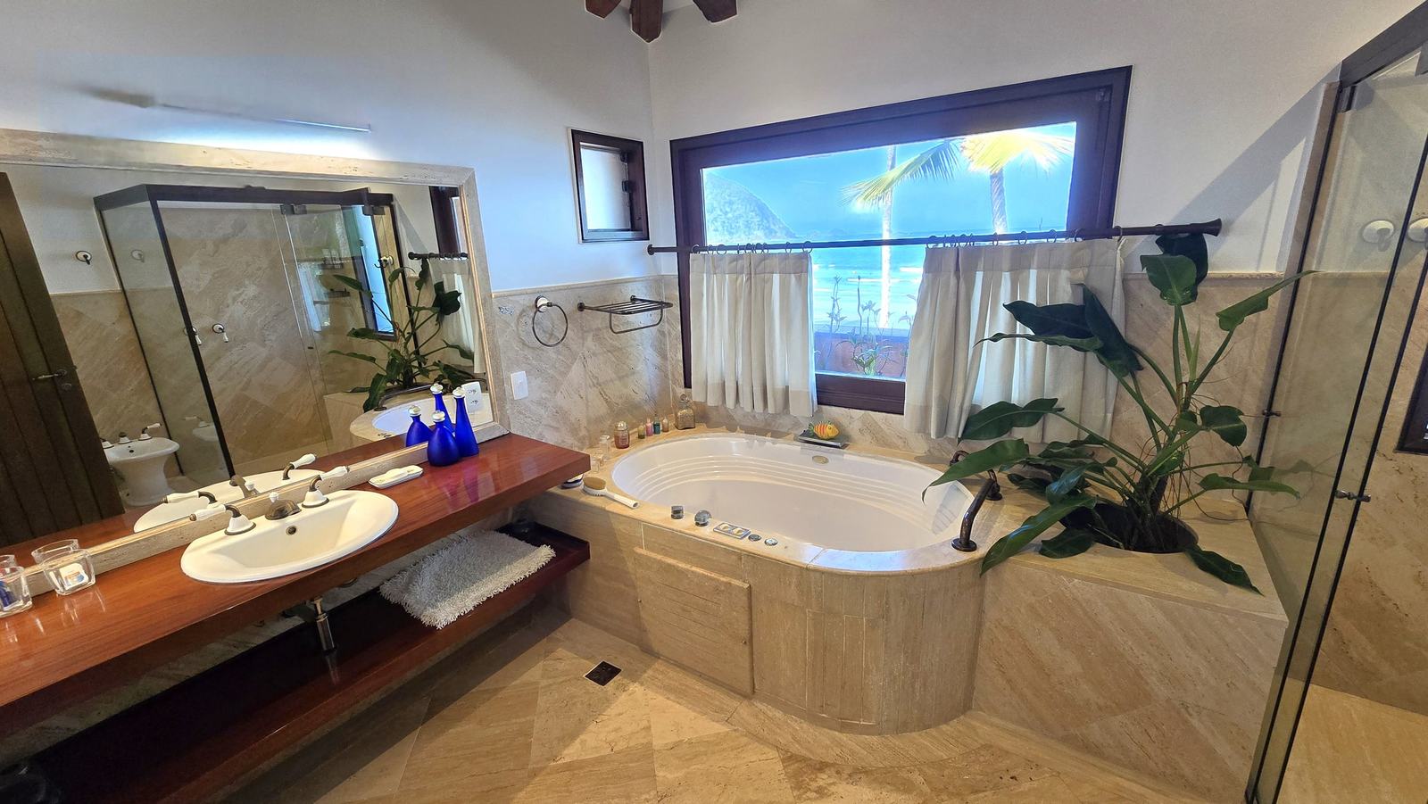 Suíte 14 — Iporanga, Guarujá, para locação, Casa