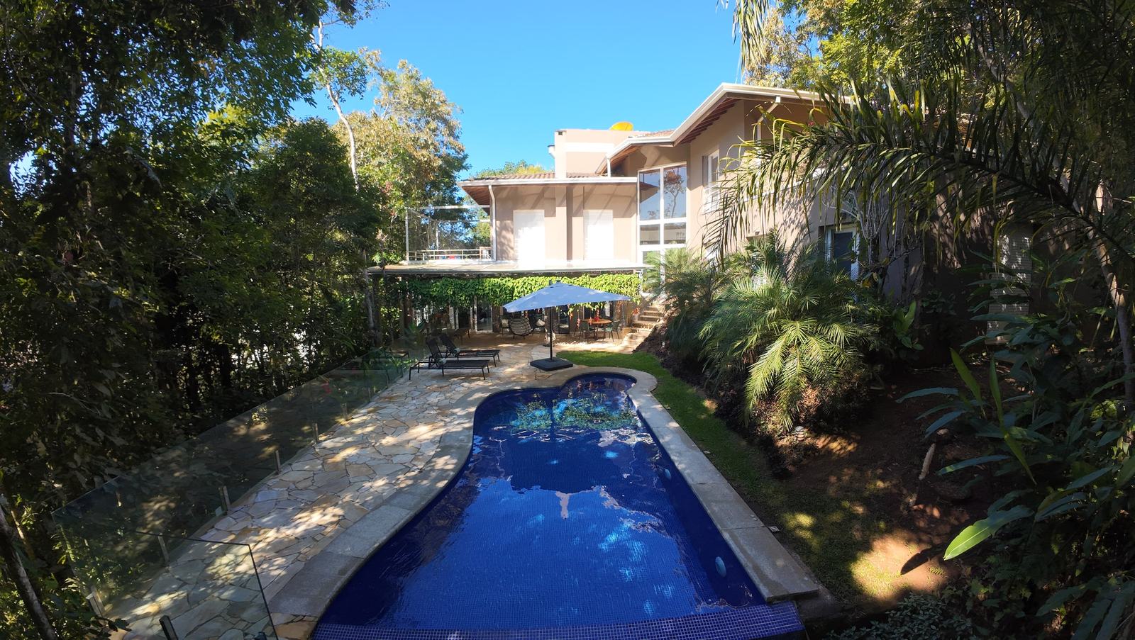 Área externa 1 — Iporanga, Guarujá, à venda e para locação, Casa