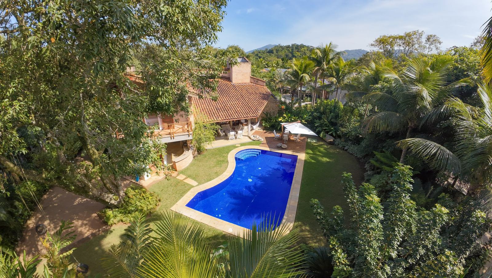 Vista aérea 3 — Iporanga, Guarujá, para locação, Casa