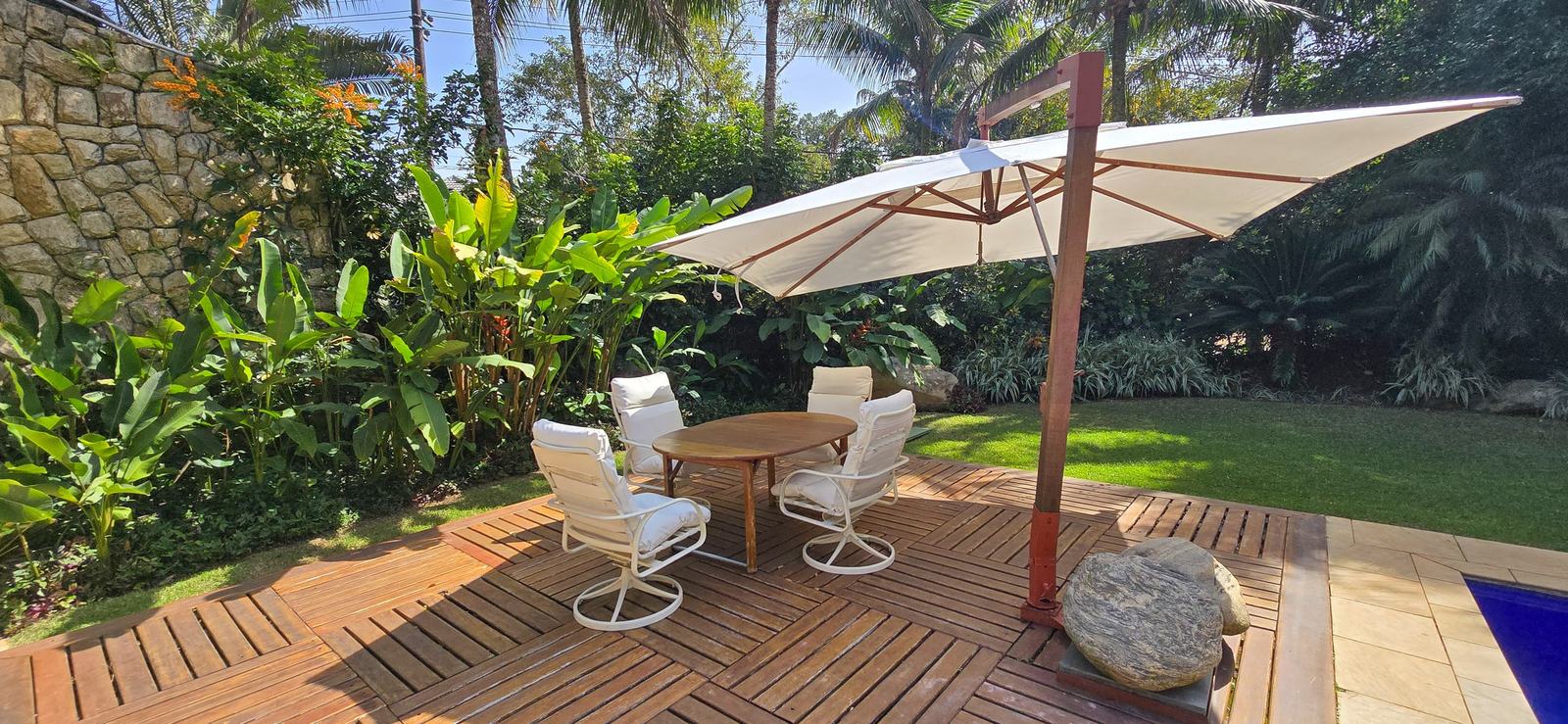 Área externa 3 — Iporanga, Guarujá, para locação, Casa