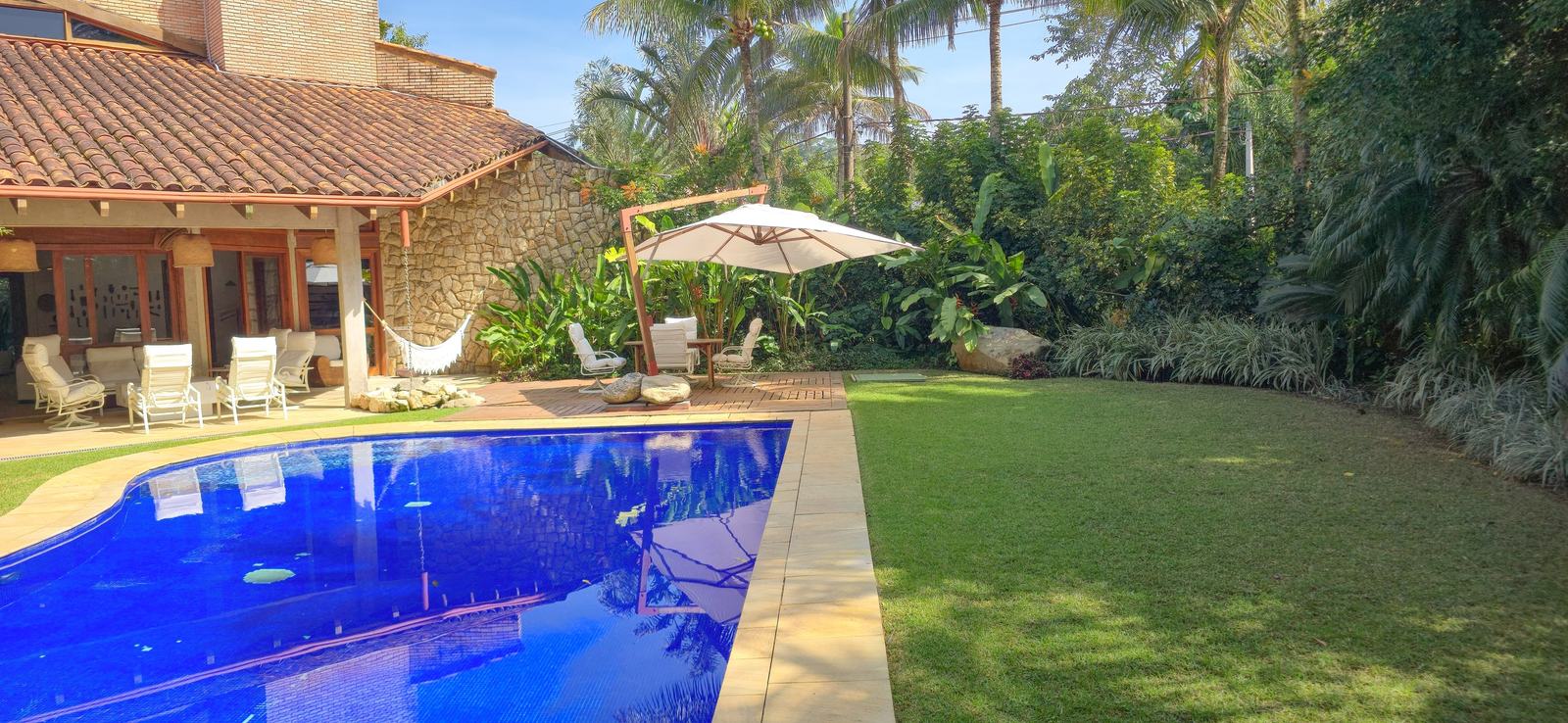 Área externa 1 — Iporanga, Guarujá, para locação, Casa
