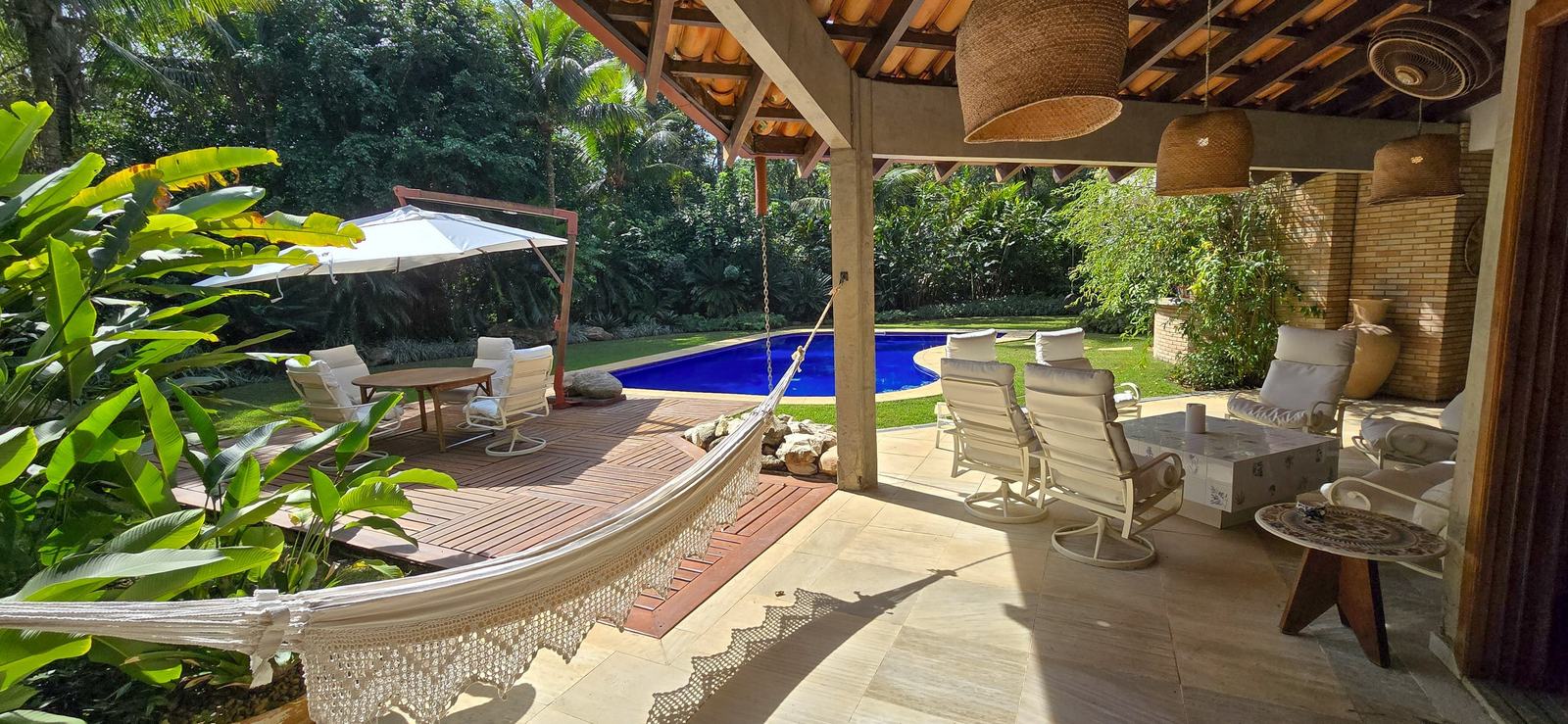 Área externa 25 — Iporanga, Guarujá, para locação, Casa