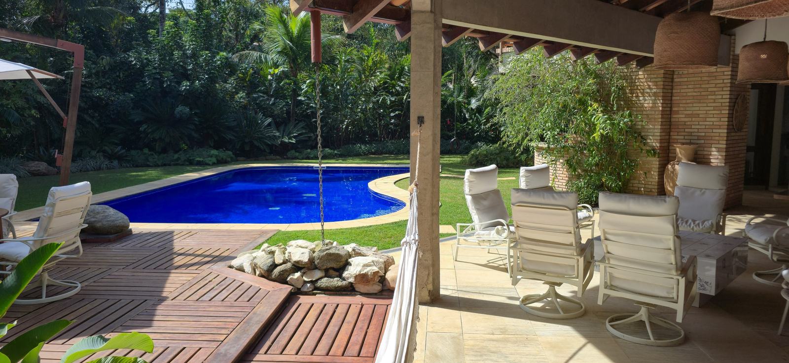 Área externa 18 — Iporanga, Guarujá, para locação, Casa
