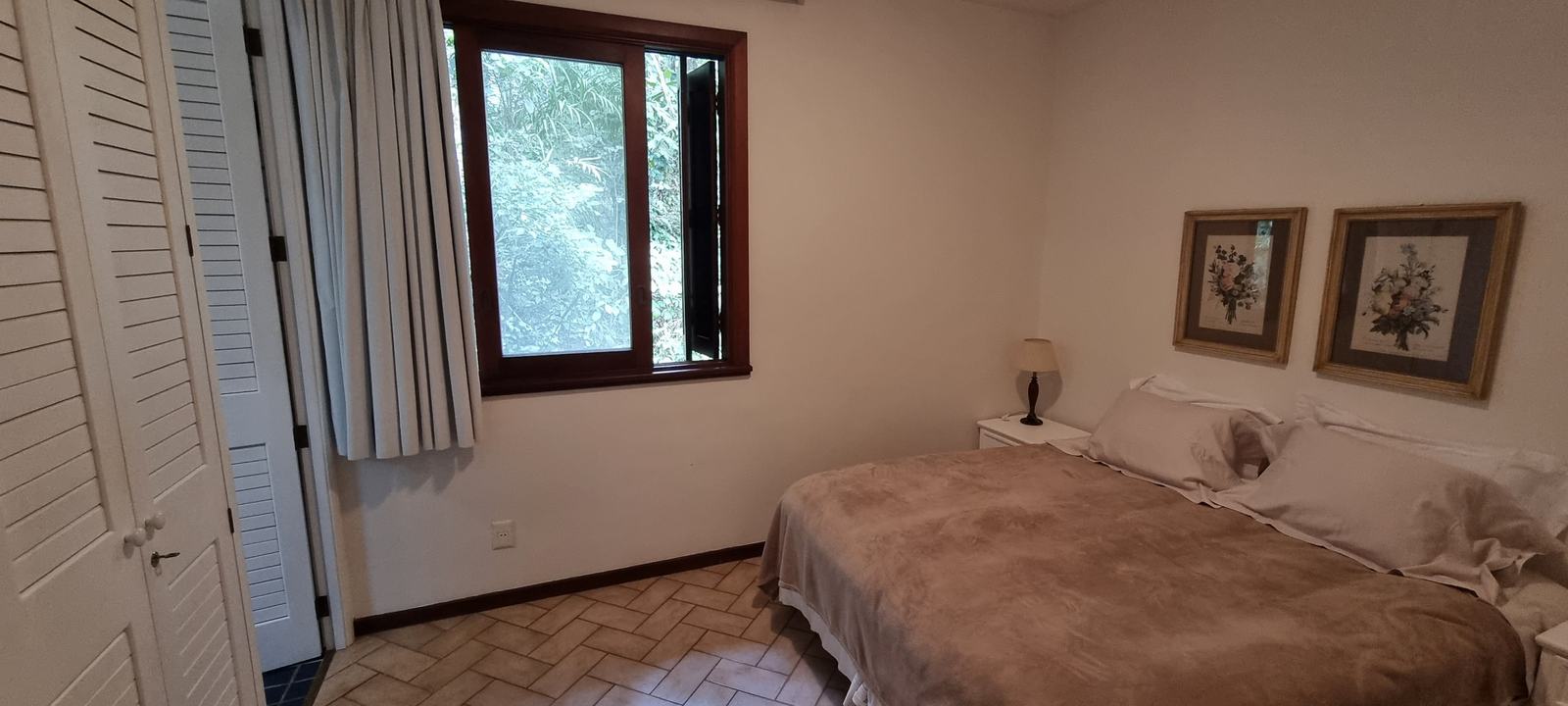 Suíte 11 — Iporanga, Guarujá, à venda e para locação, Casa