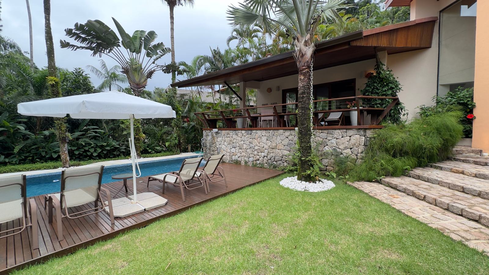 Área externa 2 — Iporanga, Guarujá, à venda, Casa