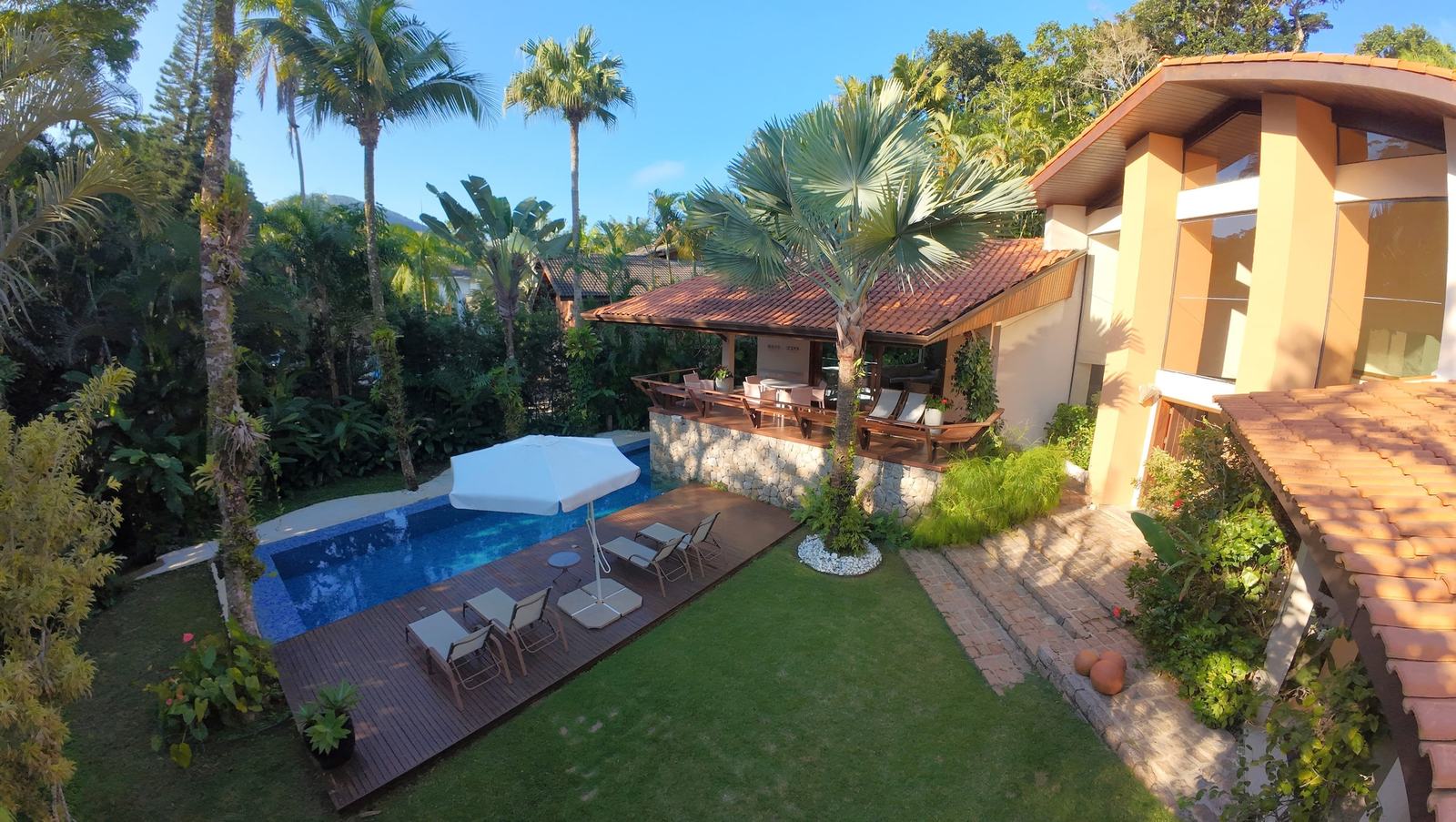 Fachada — Iporanga, Guarujá, à venda, Casa