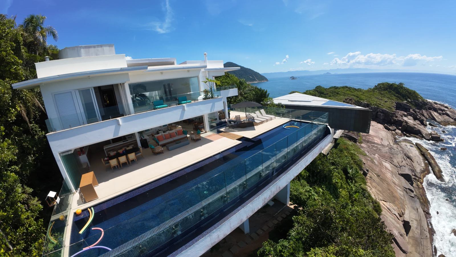 Vista aérea 3 — Iporanga, Guarujá, à venda, Casa