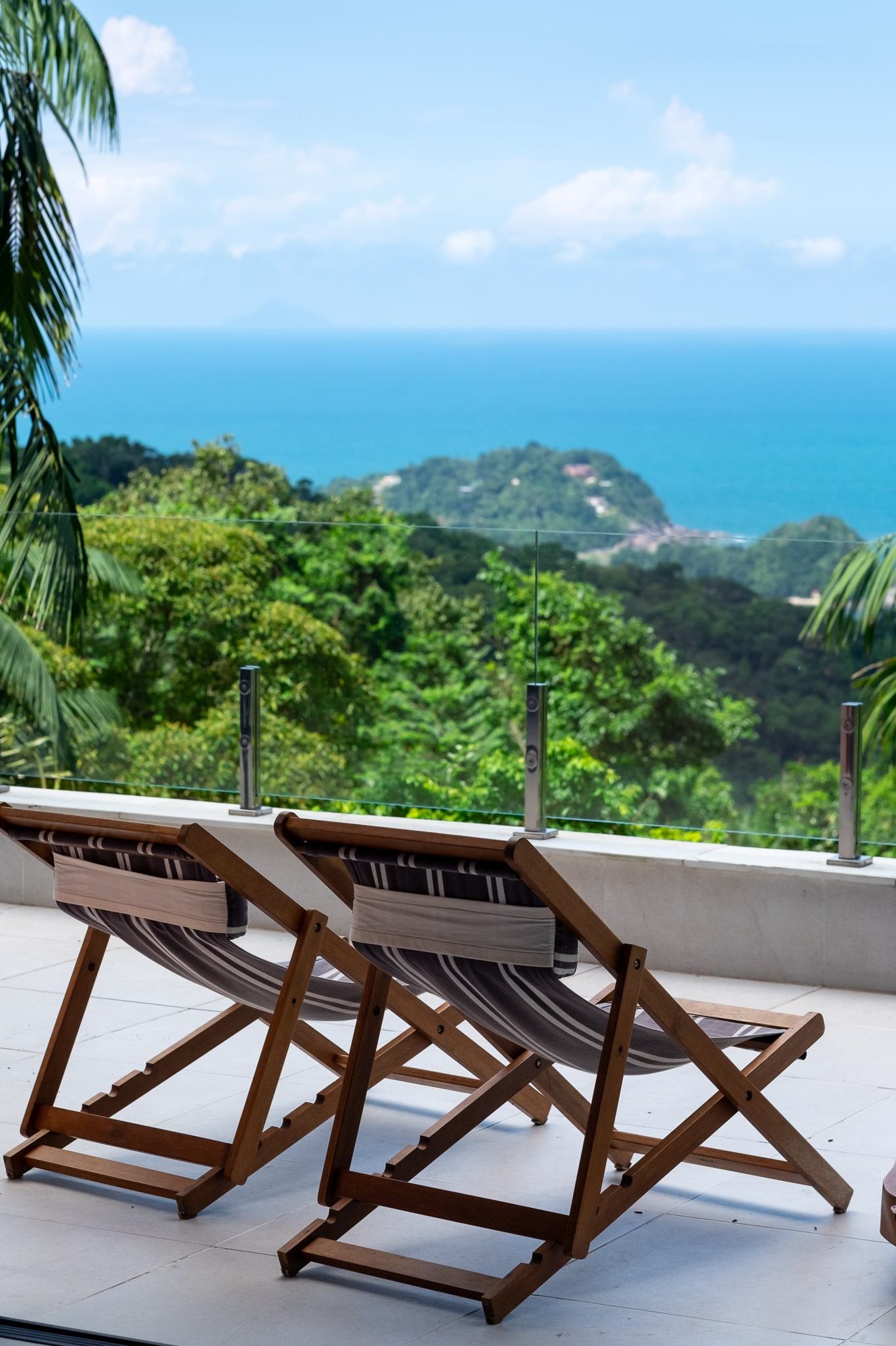 Vista para o mar e montanhas a partir da varanda da Villa 231 no Guarujá.