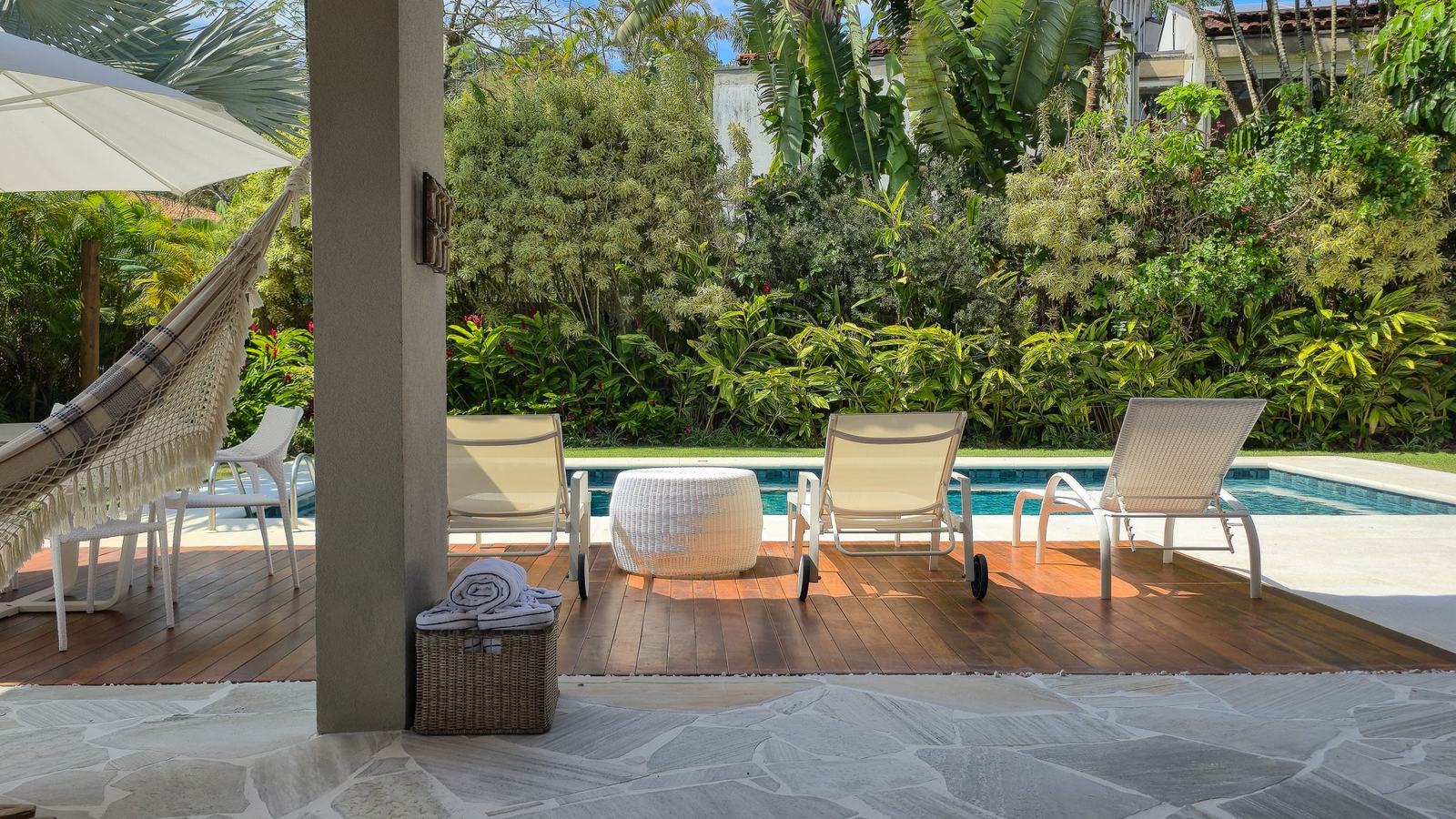 Área externa 22 — Iporanga, Guarujá, à venda e para locação, Casa