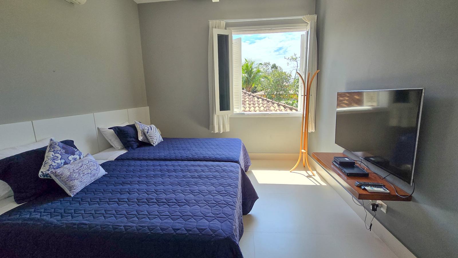 Suíte 9 — Iporanga, Guarujá, à venda e para locação, Casa