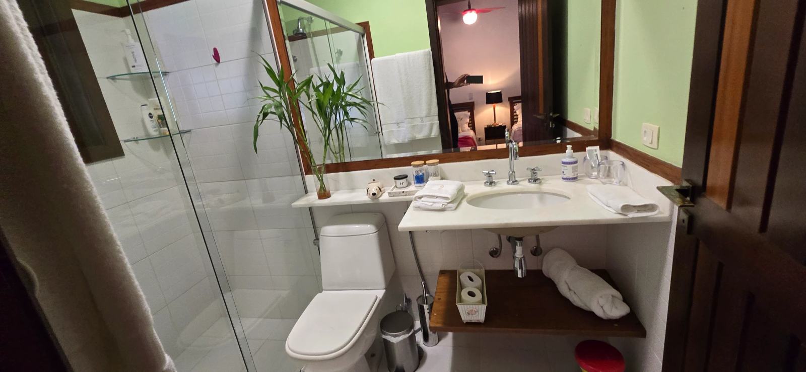 Suíte 12 — Iporanga, Guarujá, para locação, Casa