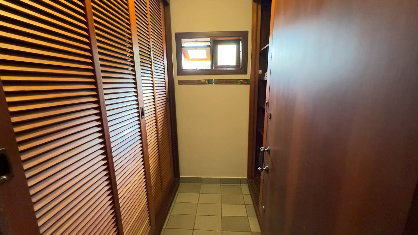 Suíte 10 — Iporanga, Guarujá, para locação, Casa