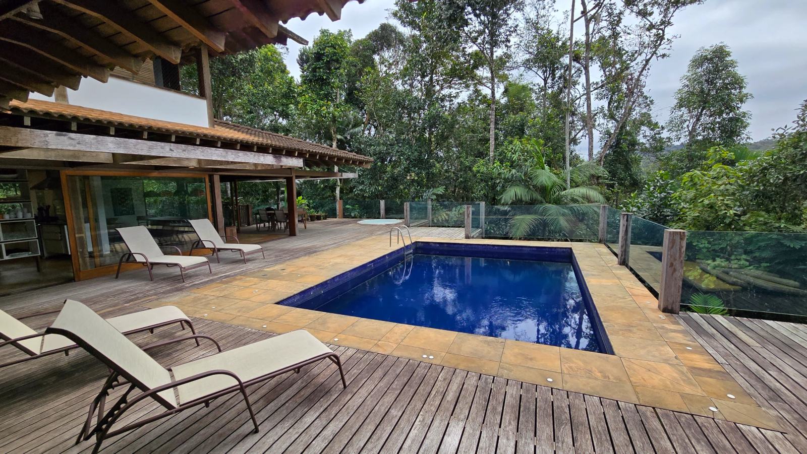 Área externa 1 — Iporanga, Guarujá, à venda e para locação, Casa