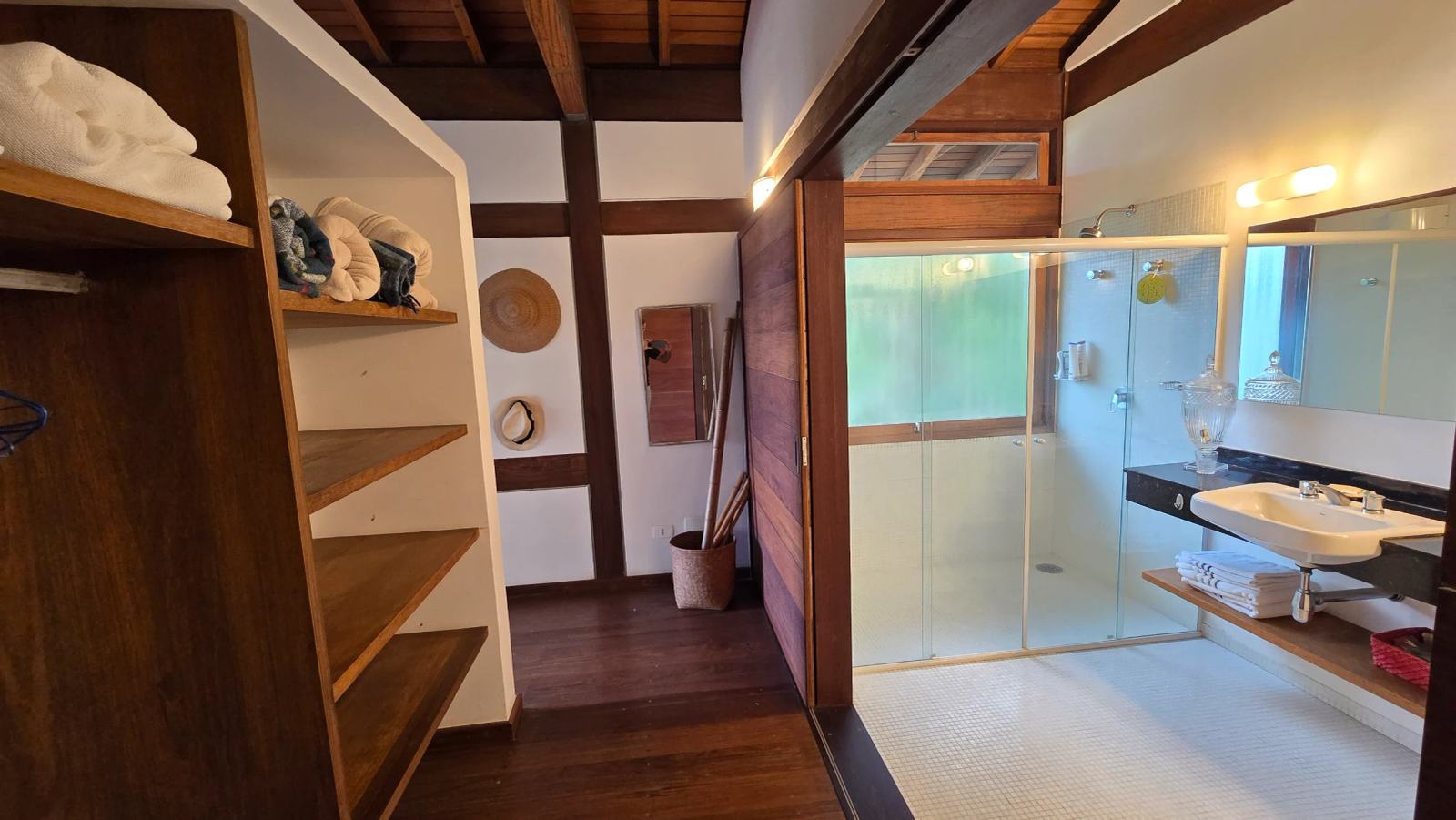 Suíte 6 — Iporanga, Guarujá, à venda e para locação, Casa