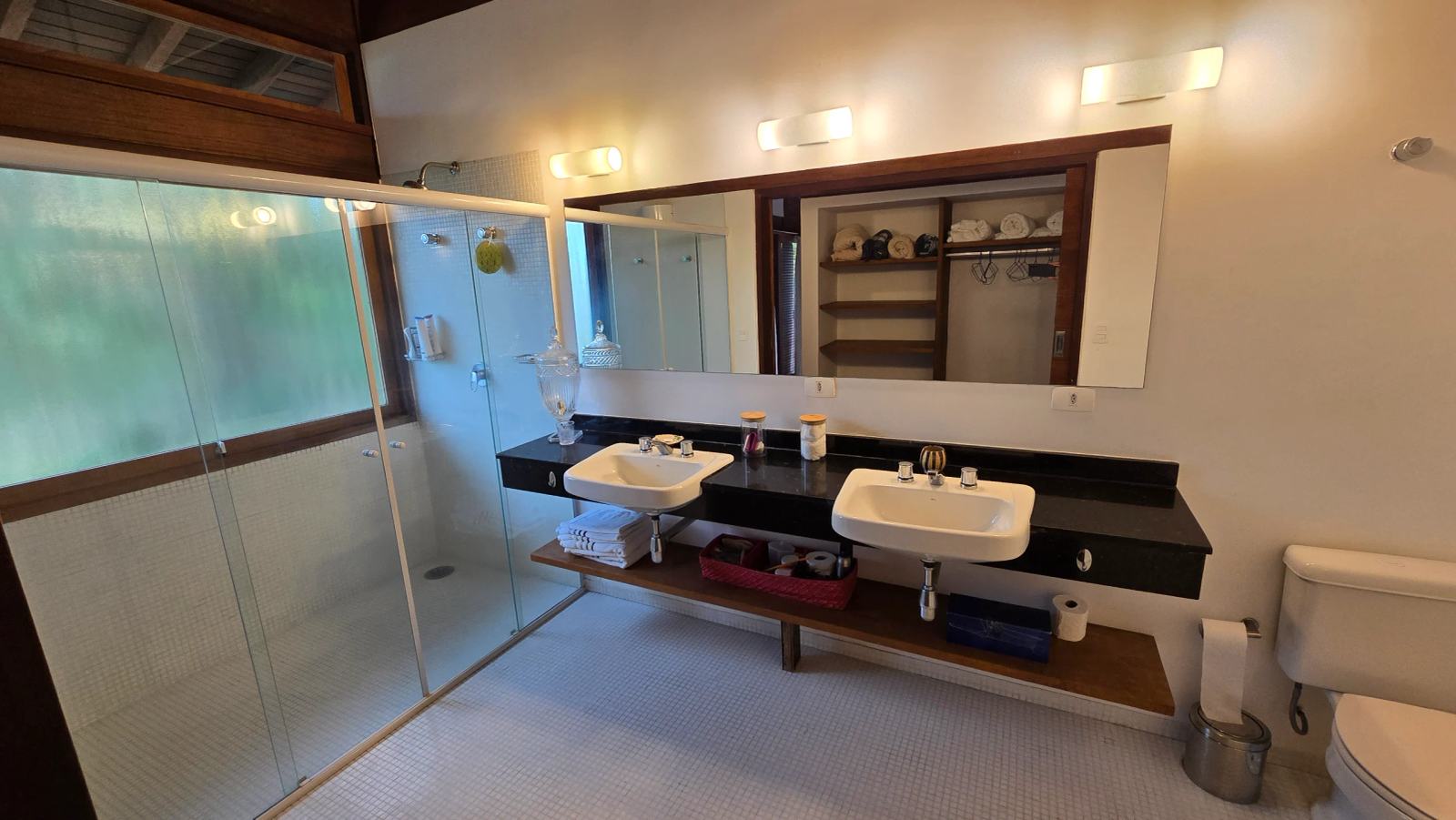 Suíte 5 — Iporanga, Guarujá, à venda e para locação, Casa