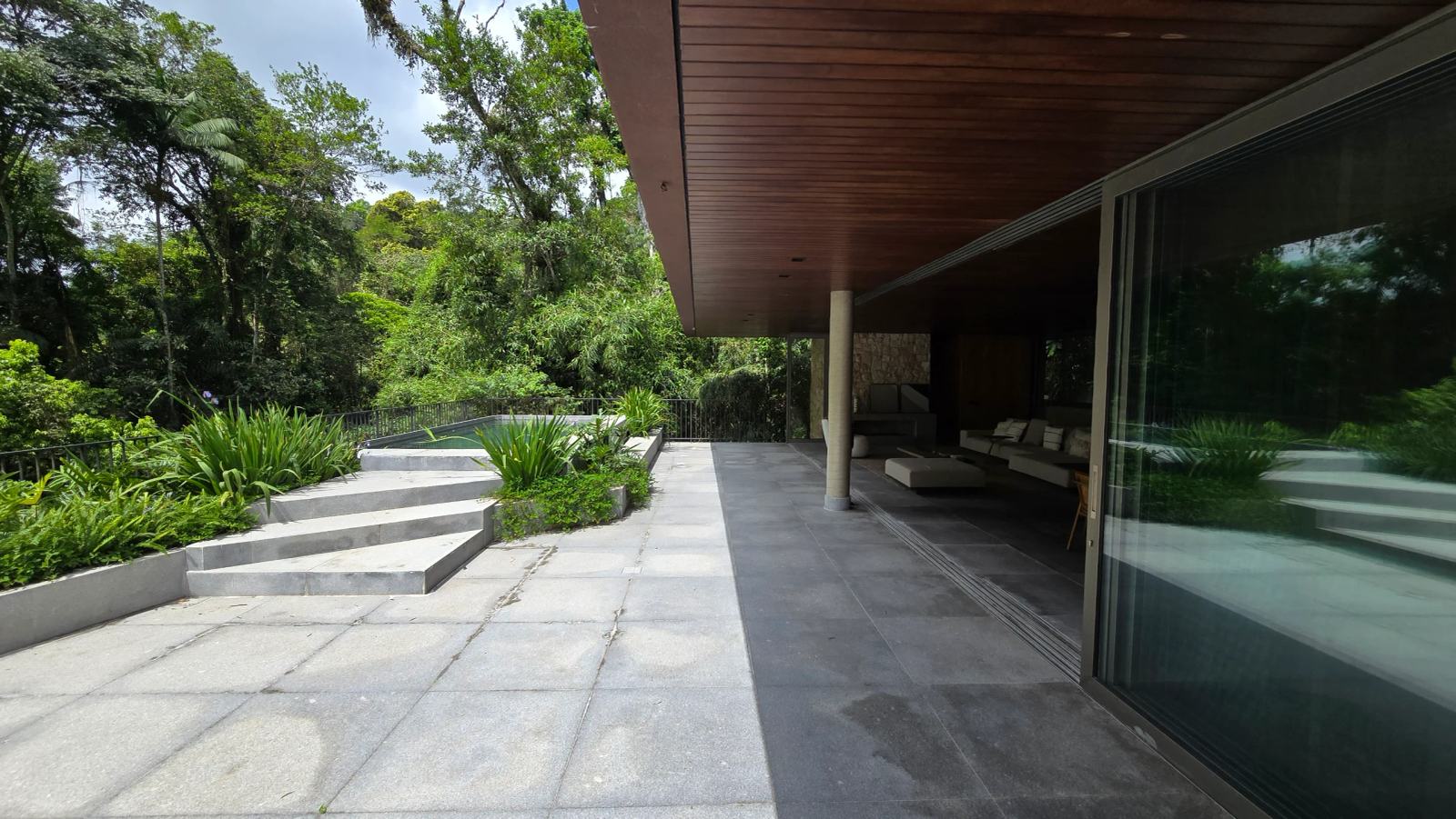 Área externa 5 — São Pedro, Guarujá, à venda e para locação, Casa