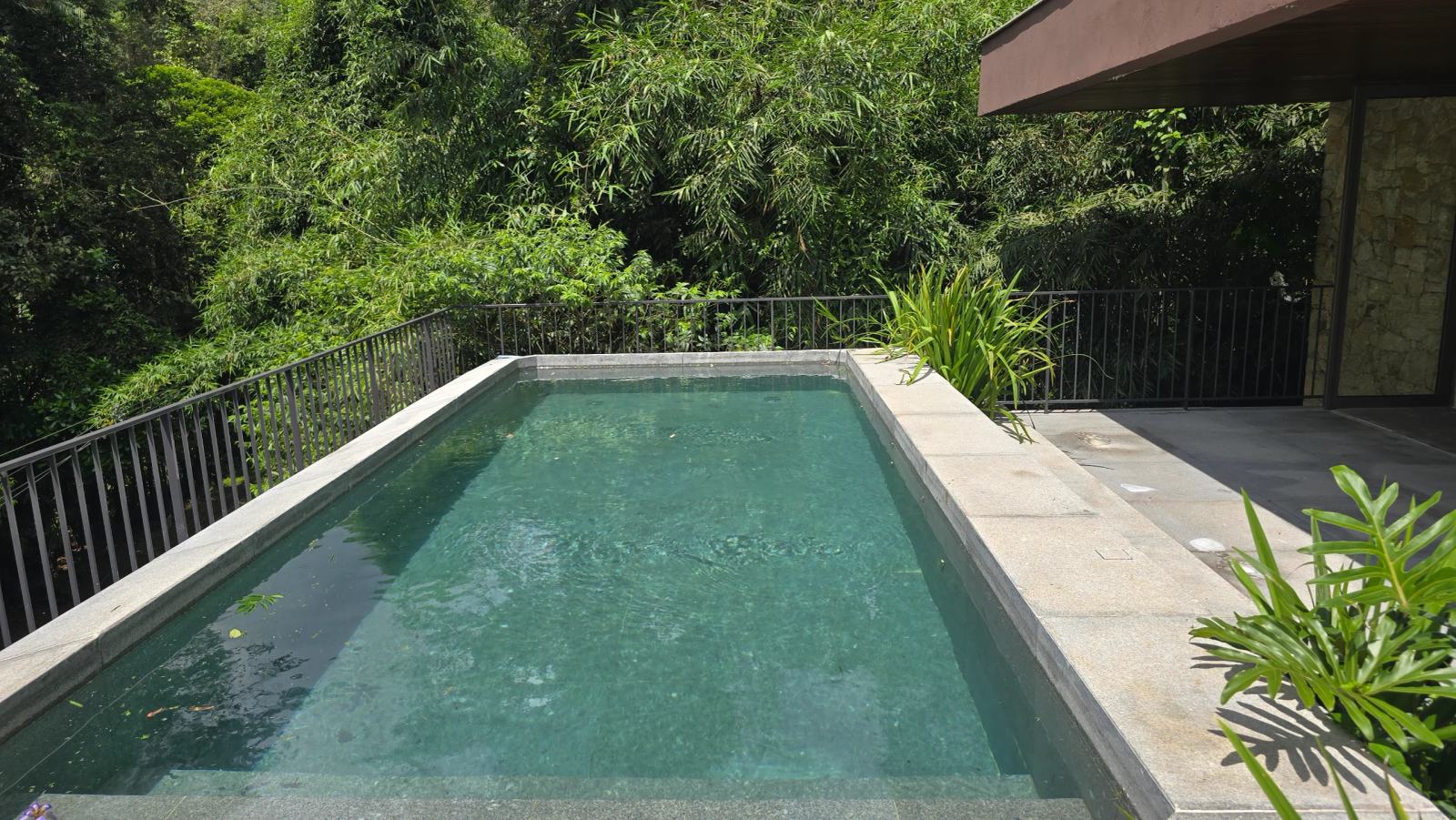 Área externa 3 — São Pedro, Guarujá, à venda e para locação, Casa