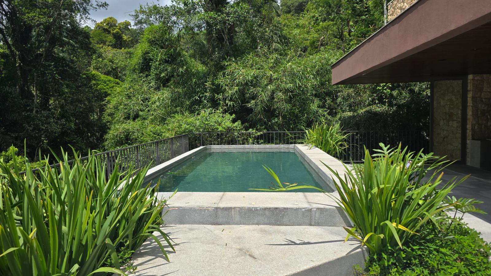 Área externa 2 — São Pedro, Guarujá, à venda e para locação, Casa