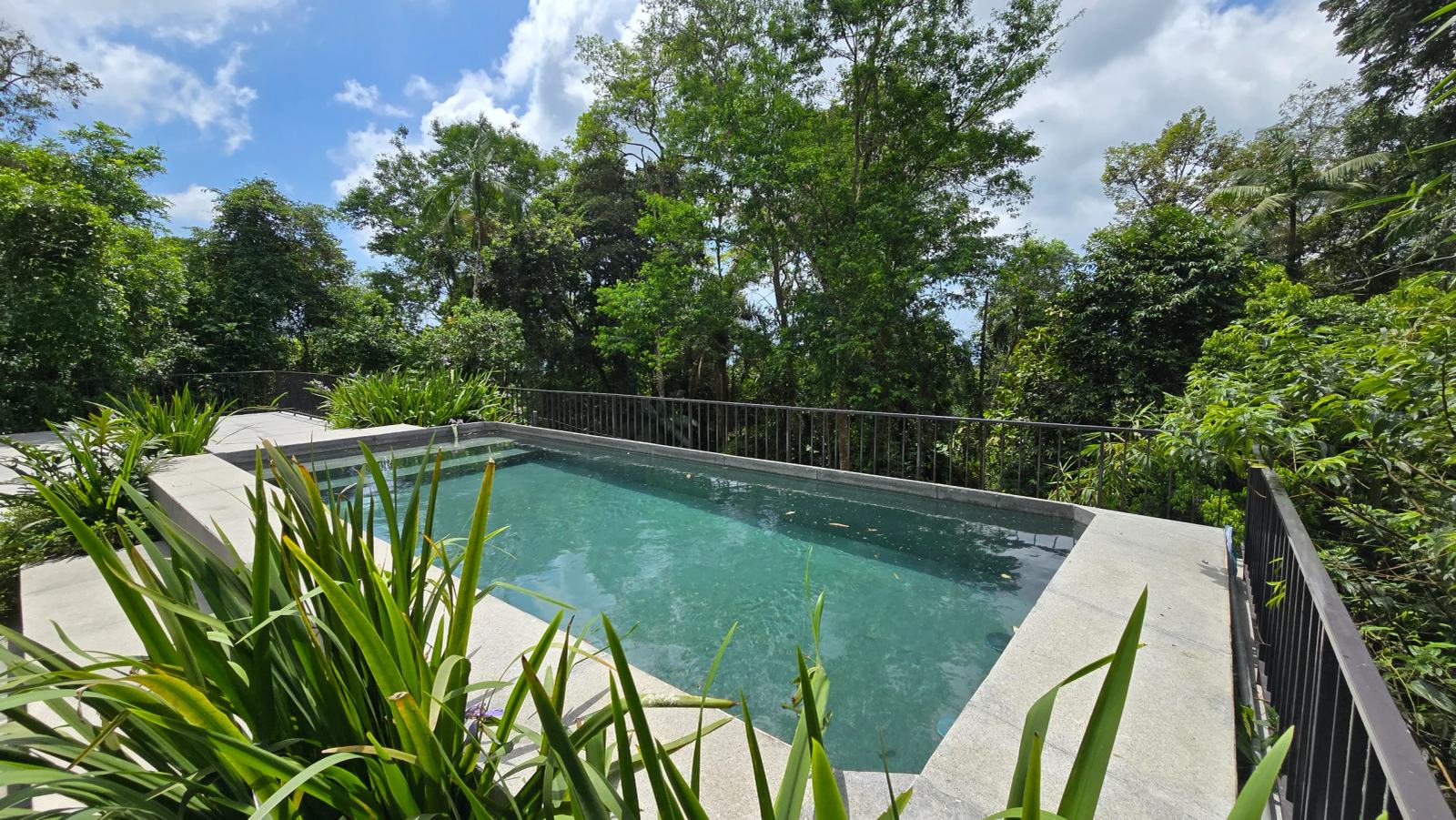Área externa 6 — São Pedro, Guarujá, à venda e para locação, Casa