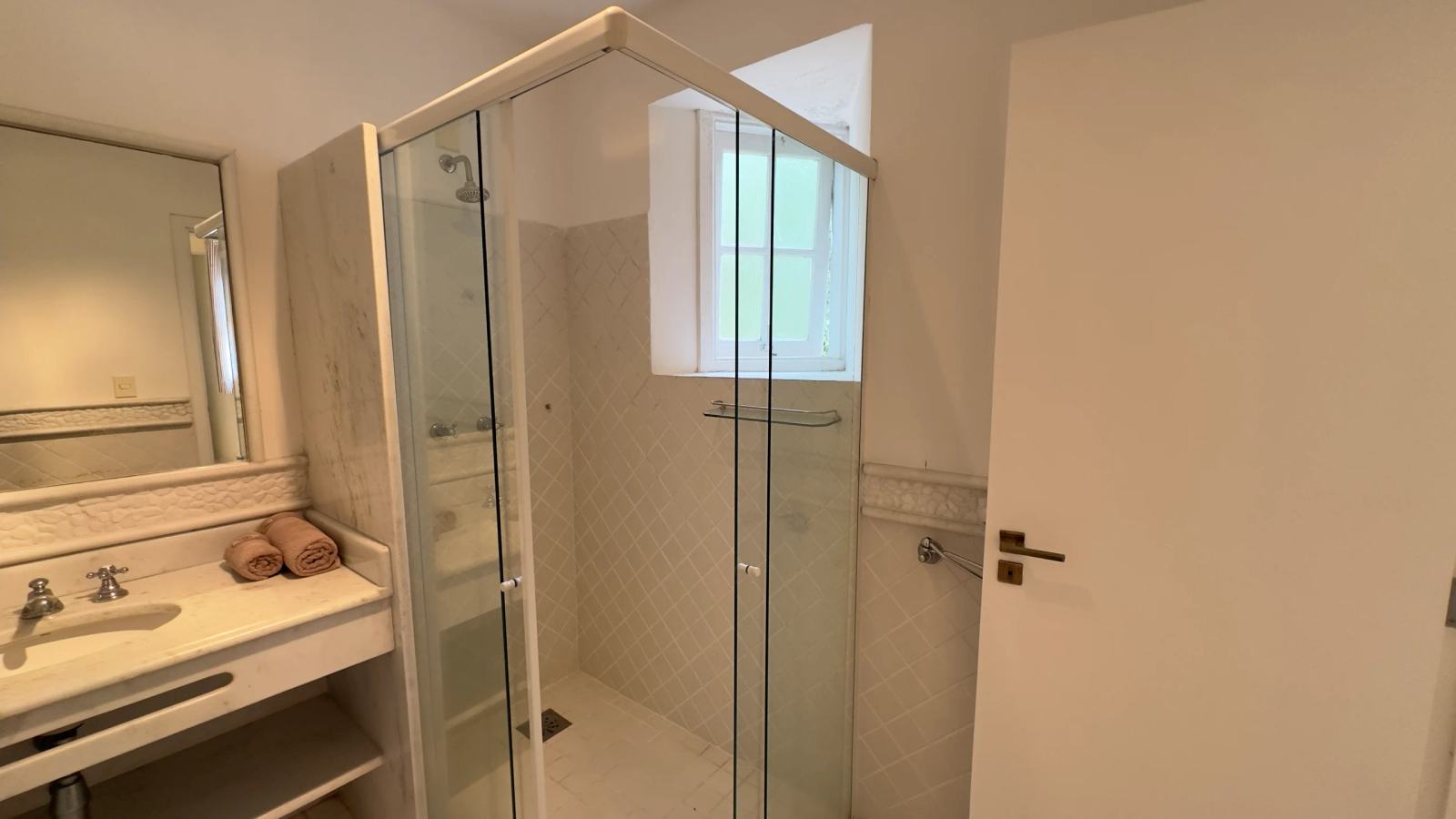 Suíte 11 — Iporanga, Guarujá, para locação, Casa