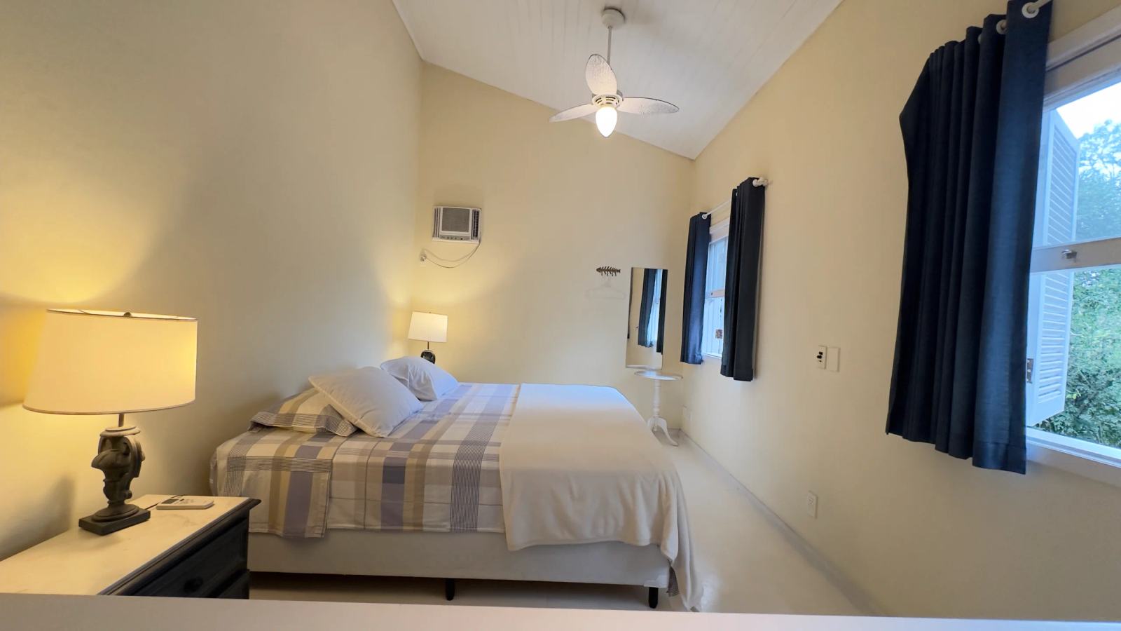 Suíte 8 — Iporanga, Guarujá, para locação, Casa