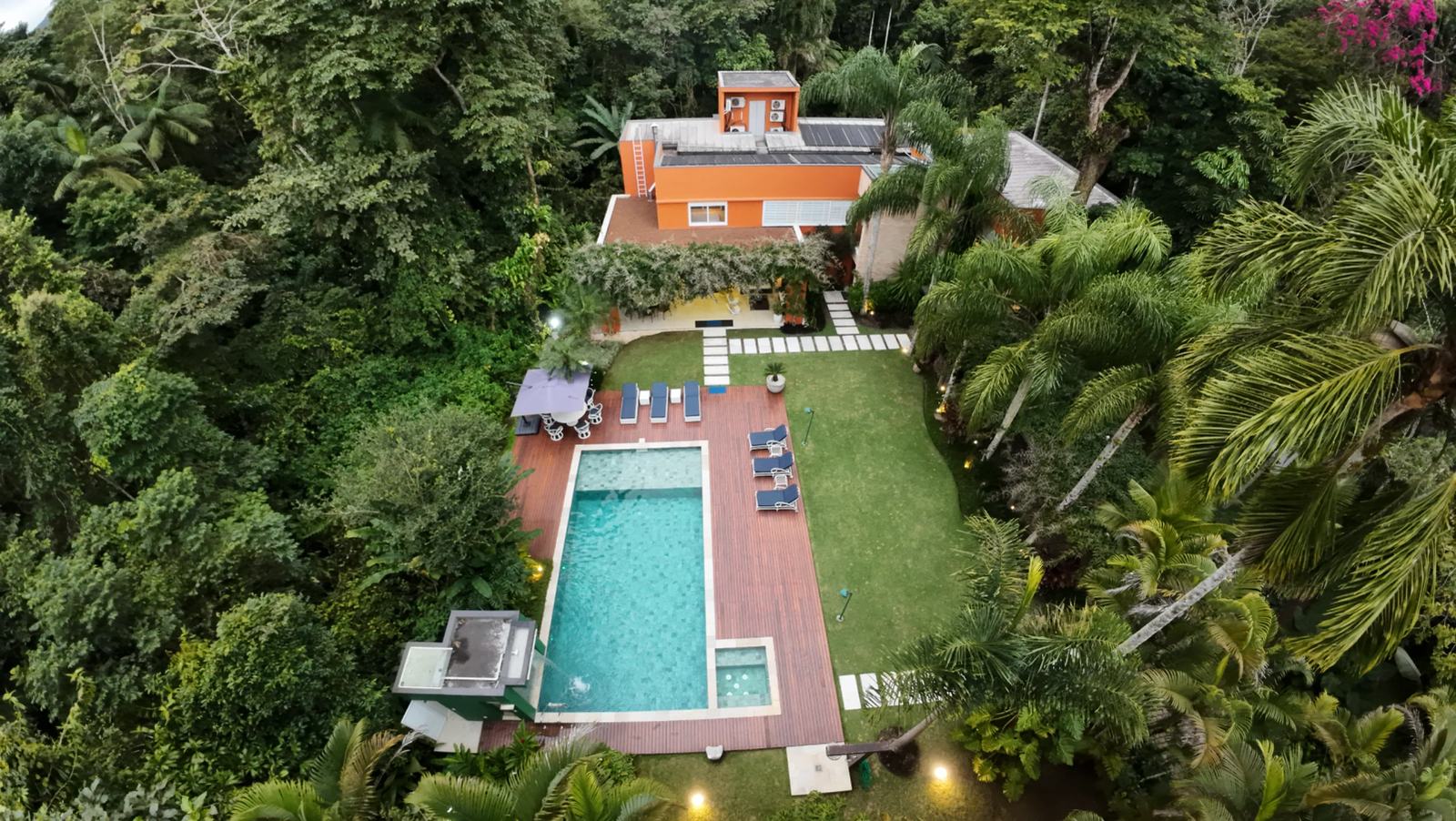 Vista aérea 5 — Iporanga, Guarujá, à venda, Casa