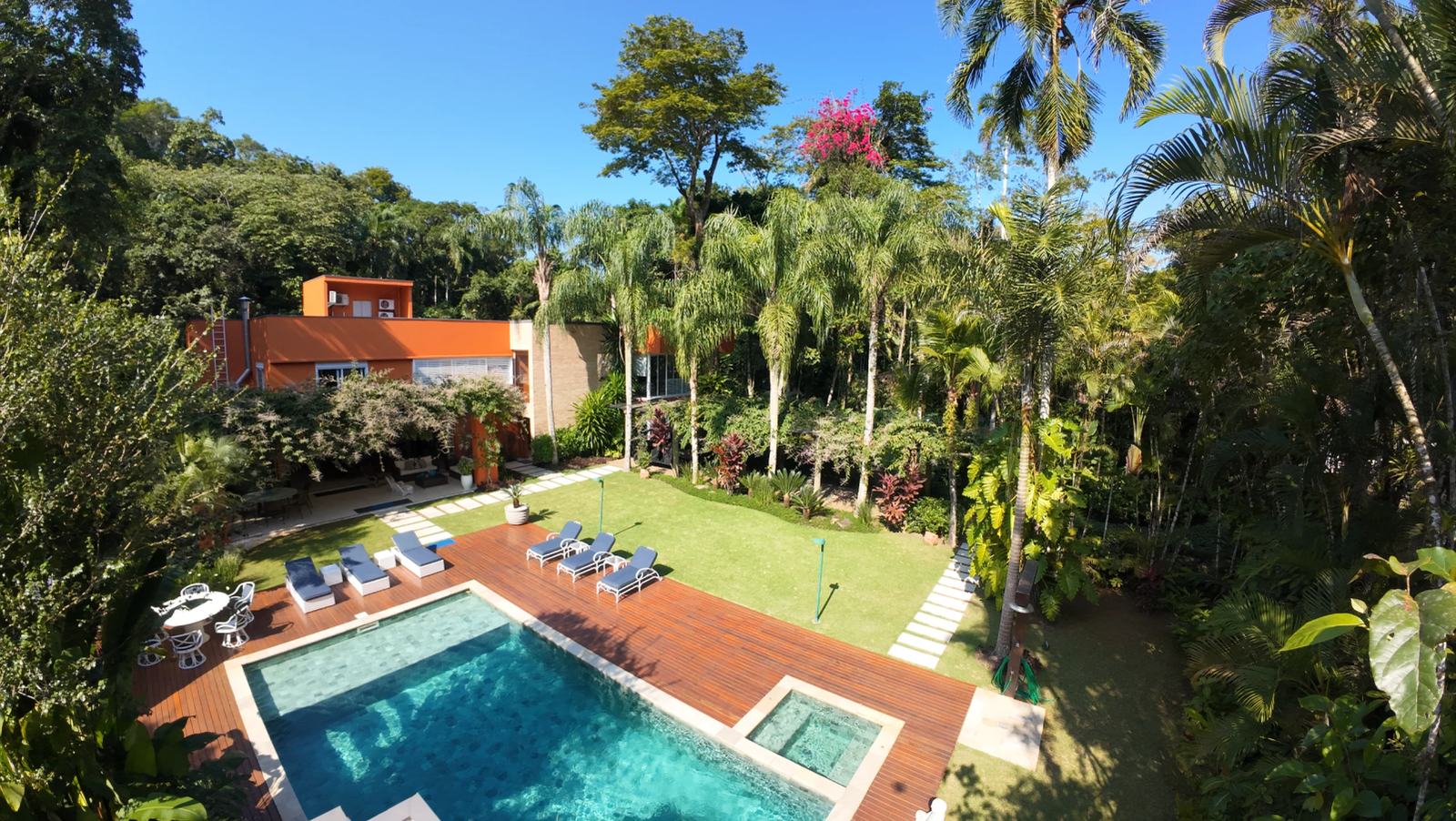 Vista aérea 2 — Iporanga, Guarujá, à venda, Casa