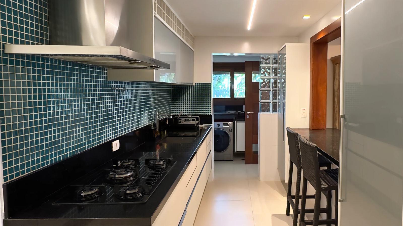 Área de serviço 1 — Iporanga, Guarujá, à venda e para locação, Casa