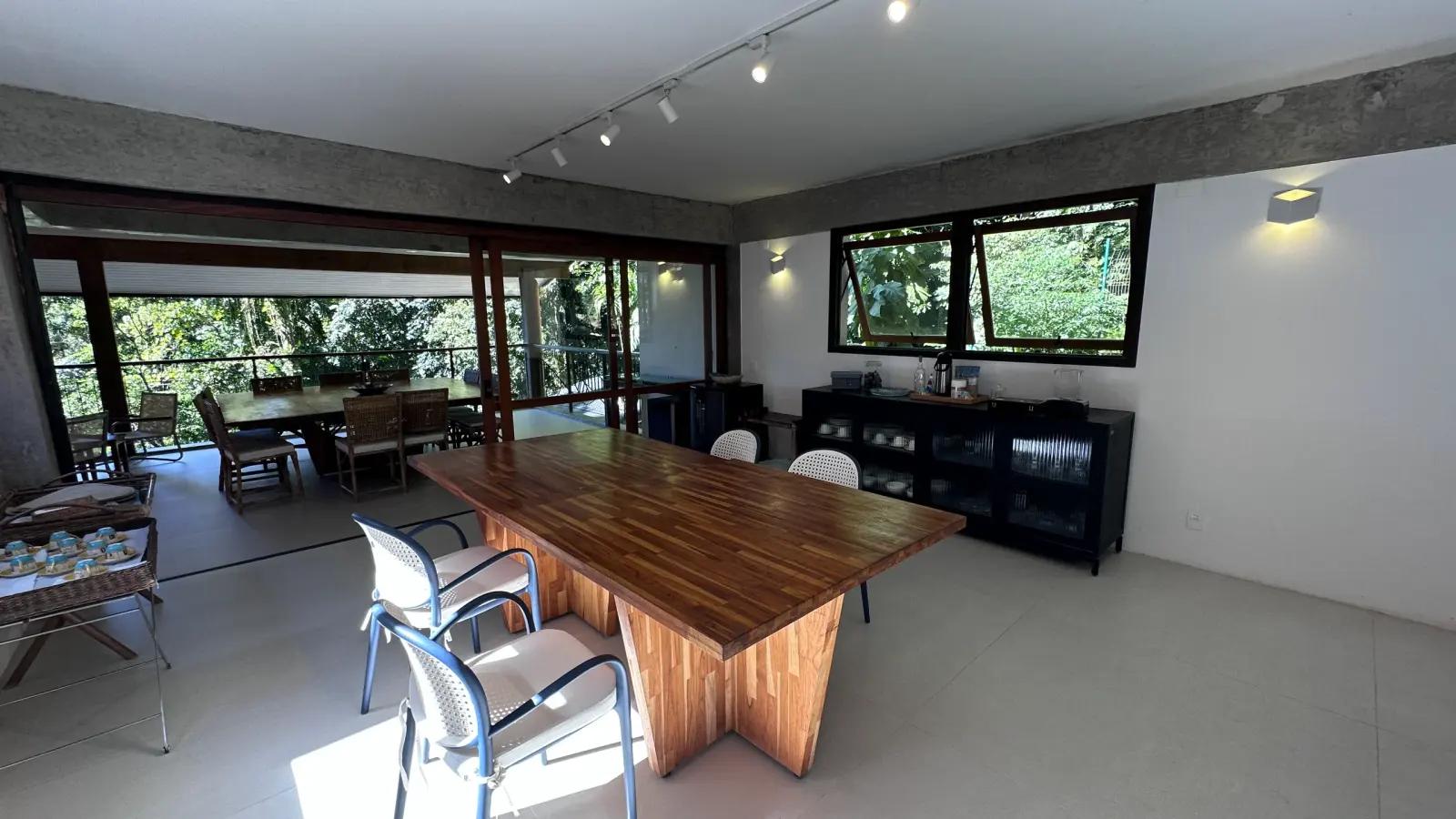 Villa 207 - Aluguel Temporada - Copa integrada com mesa de jantar e armários , casa para aluguel de temporada em Tijucopava