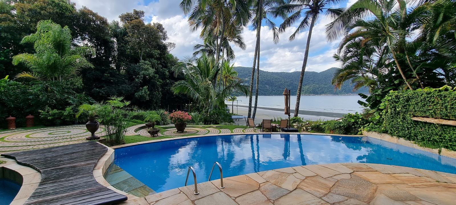 Área externa 7 — Iporanga, Guarujá, para locação, Casa
