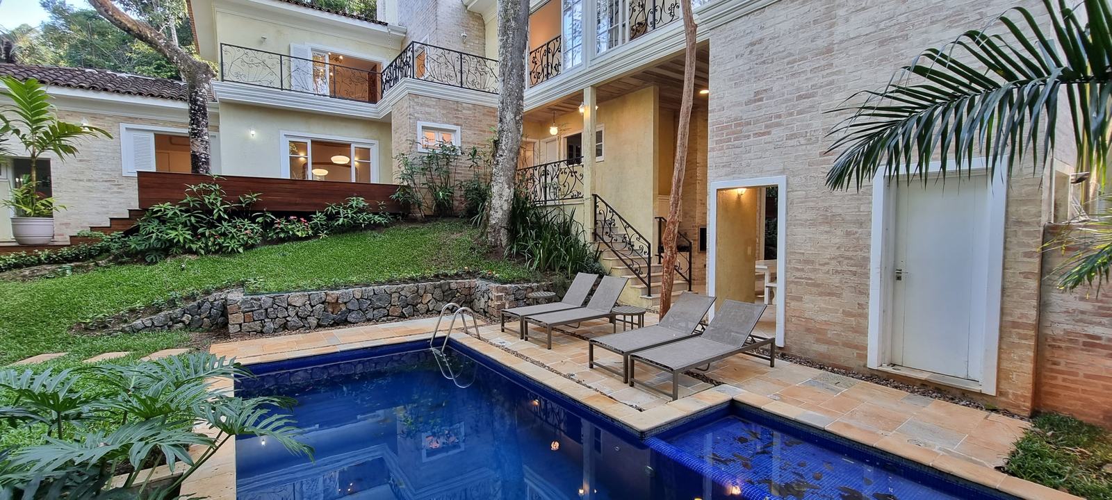 Área externa 10 — Iporanga, Guarujá, para locação, Casa