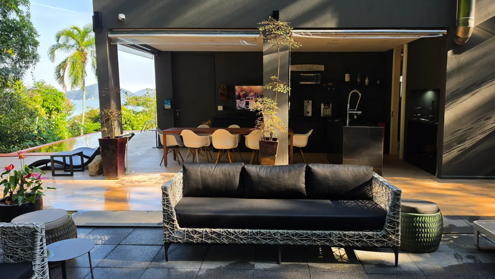 Área externa 18 — Iporanga, Guarujá, à venda e para locação, Casa