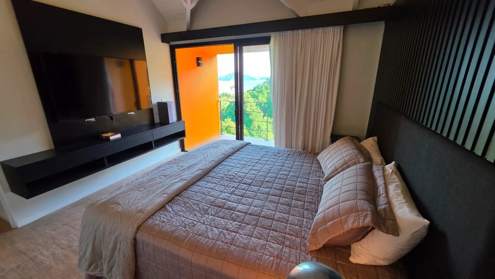 Suíte 13 — Iporanga, Guarujá, à venda e para locação, Casa