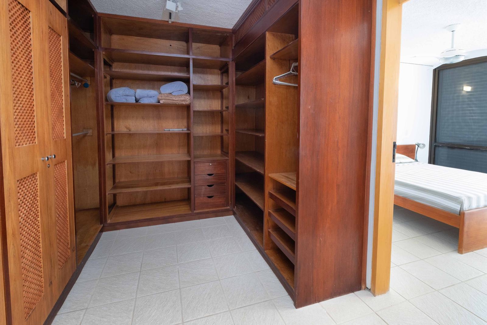 Suíte 9 — Taguaíba, Guarujá, à venda e para locação, Casa