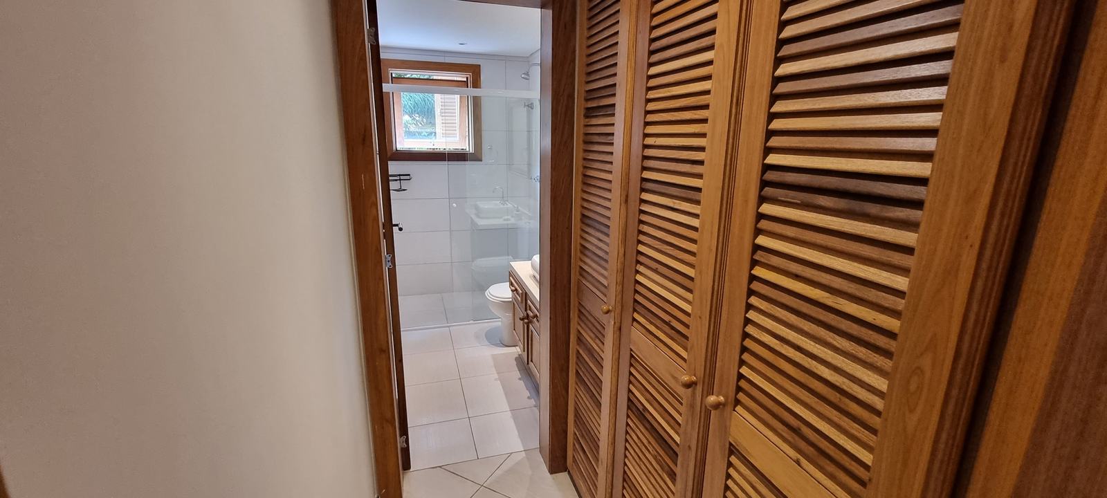 Suíte 7 — Iporanga, Guarujá, à venda e para locação, Casa