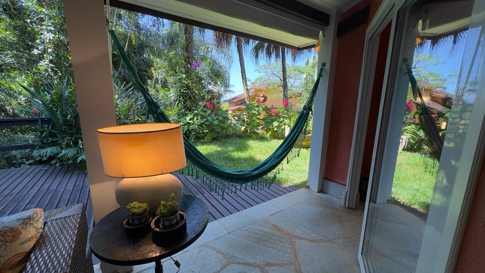 Área externa 13 — Iporanga, Guarujá, para locação, Casa
