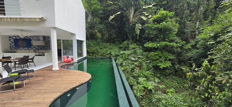 Casa à venda no Condomínio Iporanga Guarujá — Villa 470