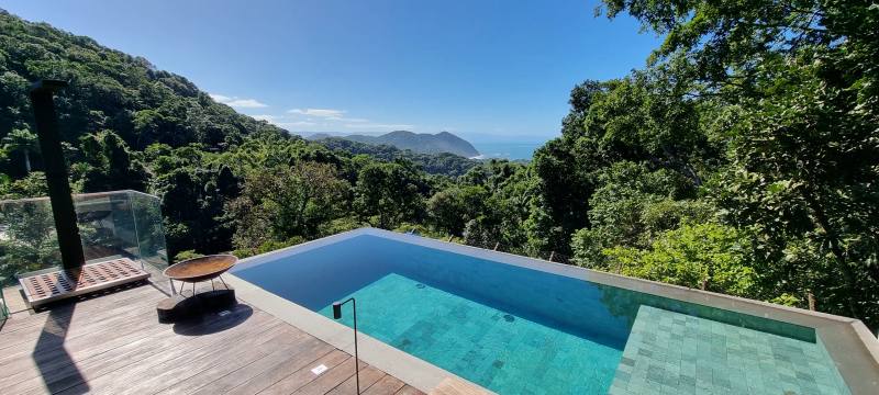 Casa à venda no Condomínio Tijucopava Guarujá — Villa 204