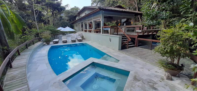 Casa à venda no Condomínio Iporanga Guarujá — Villa 440