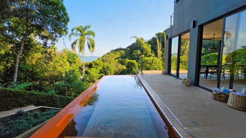 Casa à venda no Condomínio Iporanga Guarujá — Villa 407